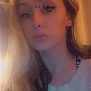 Meet your Posher, Courtney